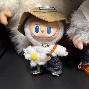 The monsters fall in wind labubu